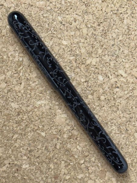 Loa Jr Clipless in Black Acrylic with Flower Scroll Engraving (capped)
