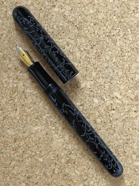Loa Jr Clipless in Black Acrylic with Flower Scroll Engraving (uncapped)