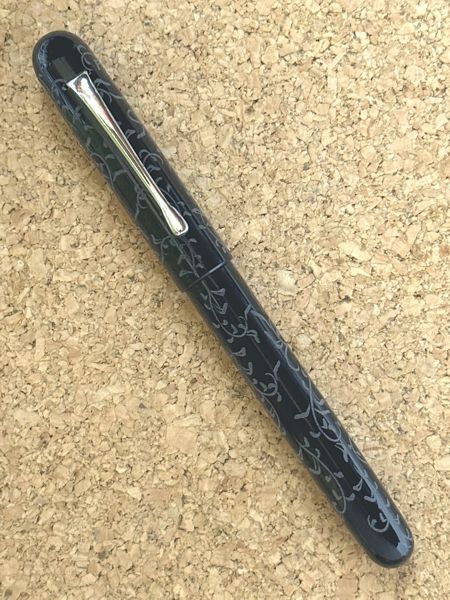 Loa Jr with Clip in Black Acrylic with Flower Scroll Engraving (capped)