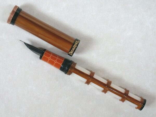 LotR Fountain Pen (barrel uncap-2)