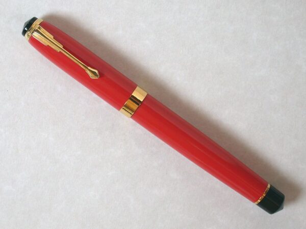 Manaslu fountain pen in Vermilion and Black acrylic (capped) Manaslu fountain pen in Vermilion and Black acrylic (capped)
