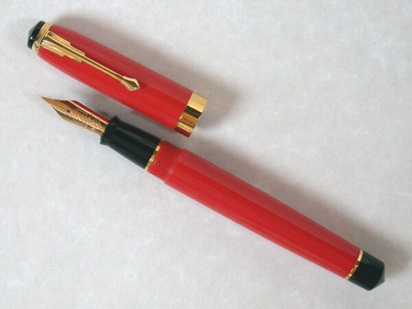 Manaslu fountain pen in Vermilion and Black acrylic (uncapped) Manaslu fountain pen in Vermilion and Black acrylic (uncapped)